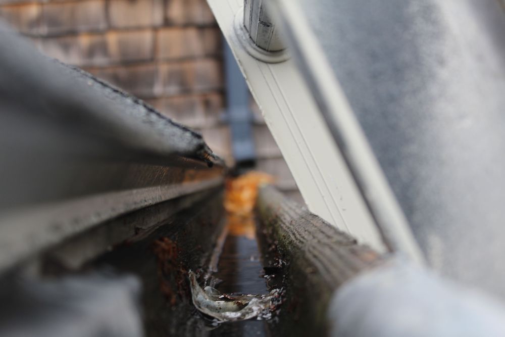 powerwashing a house gutter in rhode island